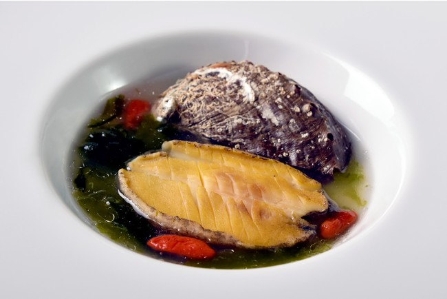 姿鮑の蒸し物 磯の香り広がるあおさ餡かけ 姿鮑の蒸し物 磯の香り広がるあおさ餡かけ