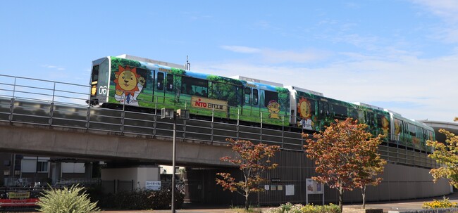 リニモへのラッピング ソーライオン号 開始 車両内に地元の小学生が描いたポスターを掲示 日東工業株式会社のプレスリリース