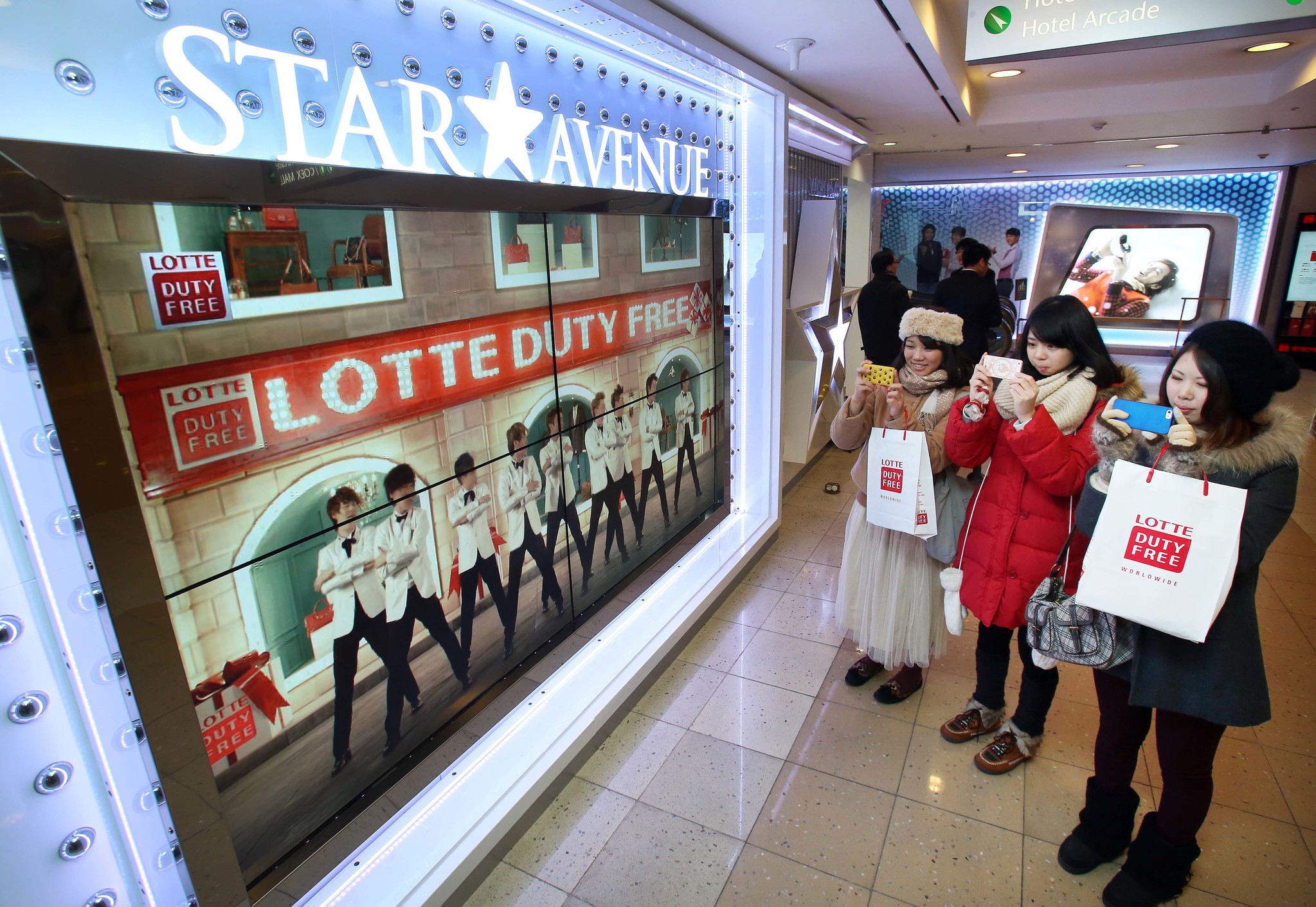 ロッテ免税店coex店に韓流体験空間 Star Avenue が新規オープン Star Avenue を見て韓流スターに会えるキャンペーンも実施 12年12月26日 水 より 株式会社ホテルロッテ ロッテ免税店のプレスリリース