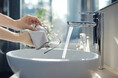 メガネを水洗いして拭き上げる 「トレシー® PREMIUM」新発売!