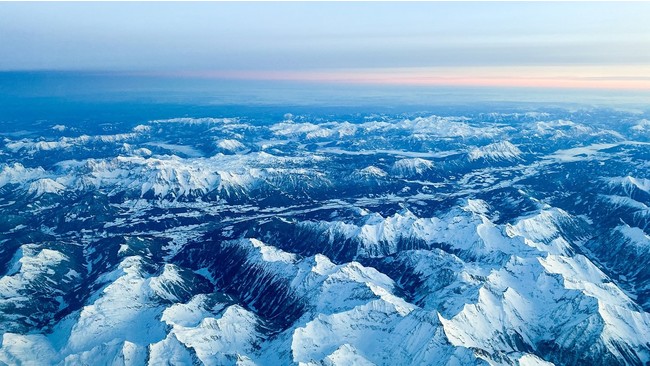 空から眺める立山連峰イメージ