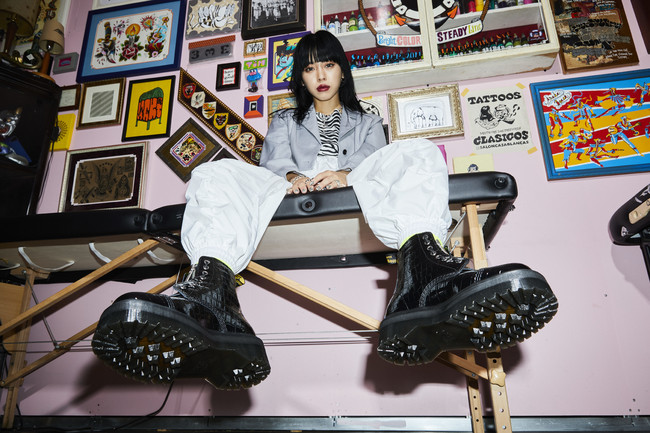 atmos pinkよりDr.Martens、QUAD RETROシリーズが国内atmos pink限定で9月10日(木)より発売。 | Foot  Locker atmos Japan合同会社のプレスリリース