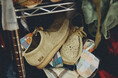 「Clarks Originals」のWALLABEEに「WIND AND SEA」、「atmos」のエッセンスを加えたスペシャルエディションなシューズが登場。