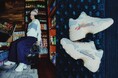 PUMAの人気モデル「PULSAR WEDGE」に宇宙的なグラフィックをデザインしたatmos pink別注が登場