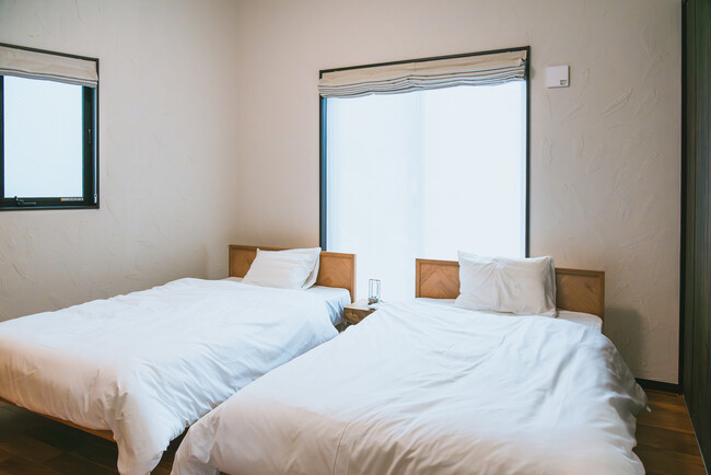 ベッドルームは3部屋（6台）ご用意。複数家族での滞在も可能