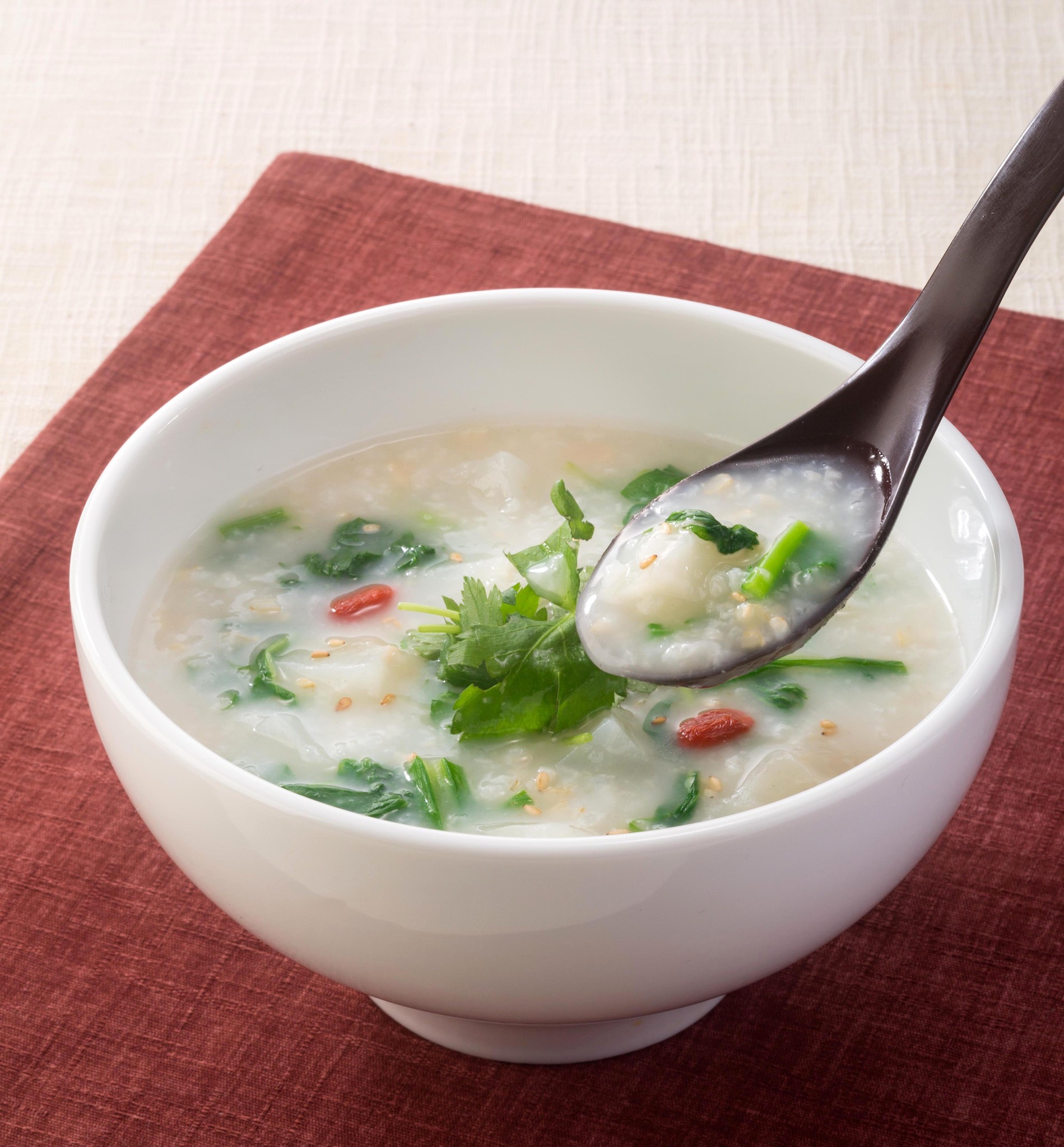 赤ちゃんにクレモゲマのお粥を与えても大丈夫ですか？