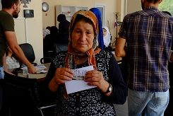 第2期事業でEバウチャーを受領したシリア難民の女性