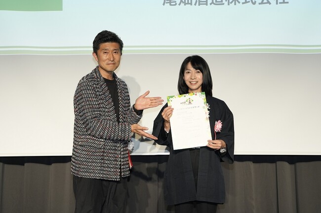 左：高橋俊宏氏（株式会社ディスカバー・ジャパン代表取締役社長 ）右：尾畑留美子（尾畑酒造株式会社専務取締役）