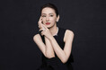 北川景子、ミキモトのジュエリーを優美に纏い魅了 リボンモチーフが映える新作「Bow Charm」で洗練された美しさを体現