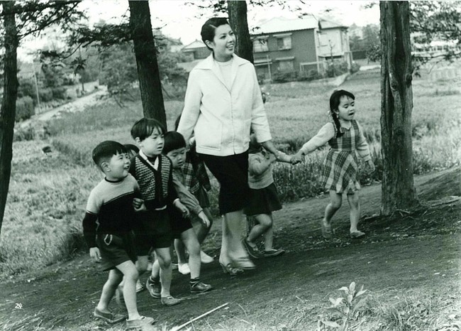 「母と子の窓」 (C)1957松竹株式会社 「母と子の窓」 (C)1957松竹株式会社