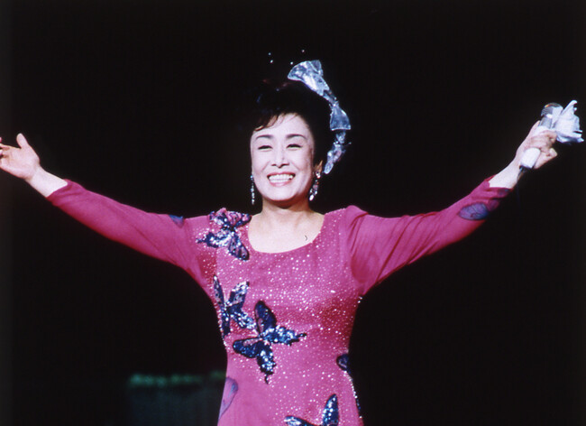 美空ひばりコンサート「76歌声はひばりと共に」(C)ひばりプロダクション 美空ひばりコンサート「76歌声はひばりと共に」(C)ひばりプロダクション