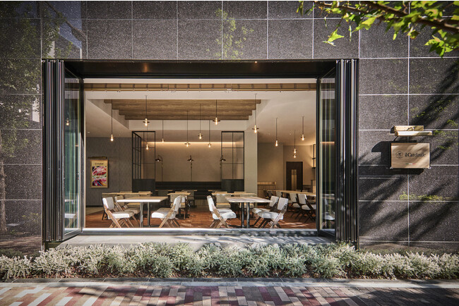 ▲交詢社通りから眺める店内の様子 ▲交詢社通りから眺める店内の様子