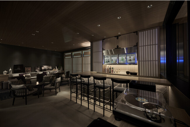 ▲落ちついた和の空間で、アナログレコードの音楽に耳を傾けながら和酒を お愉しみいただけます。 ▲落ちついた和の空間で、アナログレコードの音楽に耳を傾けながら和酒を お愉しみいただけます。