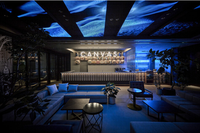 ▲CANVAS LOUNGE produced by P.C.M. (キャンバスラウンジ) 音と光に包まれる空間で深夜まで豊富な種類のお酒やフード、スイーツが楽しめる ▲CANVAS LOUNGE produced by P.C.M. (キャンバスラウンジ) 音と光に包まれる空間で深夜まで豊富な種類のお酒やフード、スイーツが楽しめる