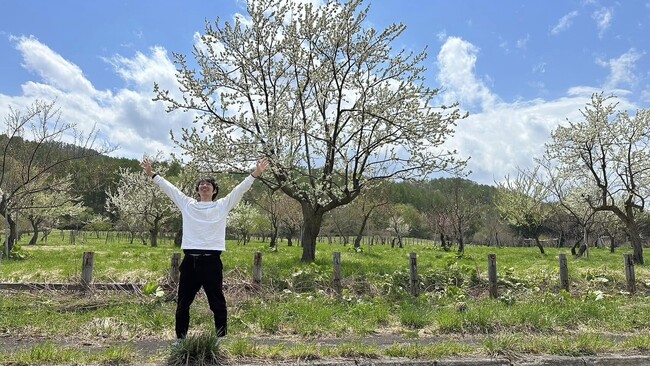 和歌山県の若手梅農家”梅ボーイズ”が北海道・三笠市で10万平米の梅園の