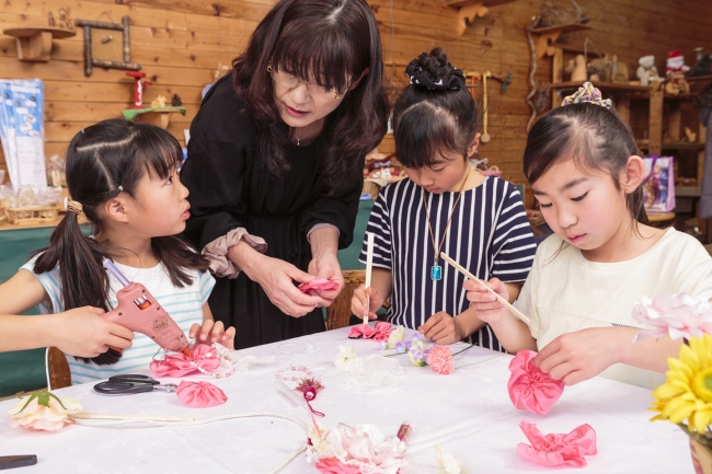 サマーワークショップ「オリジナル髪飾り作り」開催イメージ