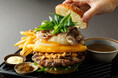 【コートヤード・バイ・マリオット 新大阪ステーション】春限定グルメバーガーは大阪の「肉吸い」をハンバーガーに融合! 「NIKUSUI & BEEF DELUXE BURGER」を発売