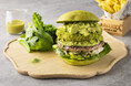 【コートヤード・バイ・マリオット 新大阪ステーション】抹茶の香りと鮮やかな緑が春の訪れを告げる、抹茶づくしのハンバーガー。春限定「MATCHA BURGER(抹茶 バーガー) 」を発売