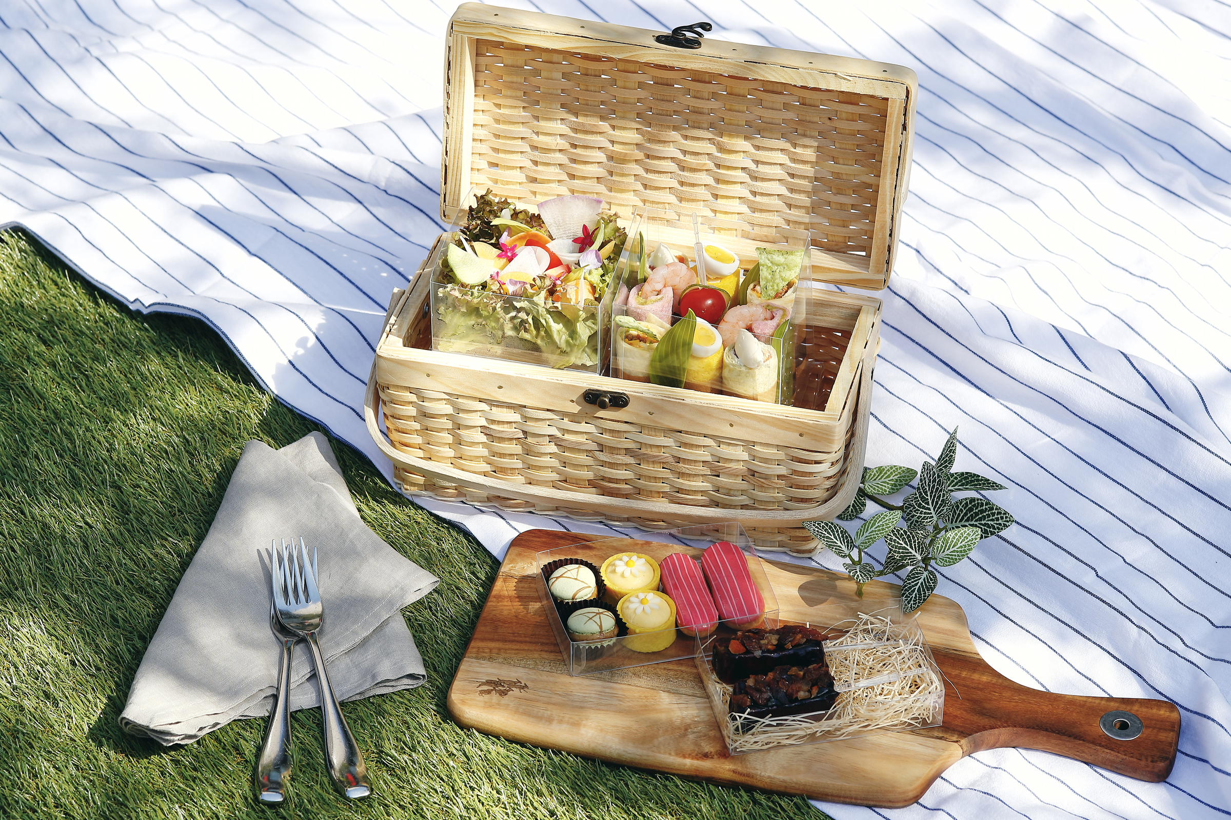 東京マリオットホテル 春のピクニックのお供に 彩り豊かなロールサンドなどワンハンドメニューを テイクアウトメニュー マリオット ピクニック バスケット を発売 森トラスト ホテルズ リゾーツ株式会社のプレスリリース