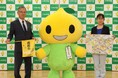 7才の交通安全プロジェクト 全国の小学校・児童館などに横断旗186,860本を寄贈!