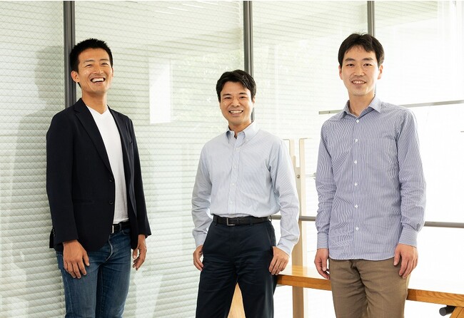 左から、廣瀬雅CEO、青木隆朗CSO、碁盤晃久CTO
