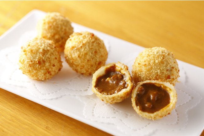 もちもちとした食感の生地と資生堂パーラー伝統のカレーソースで仕上げたポークカレーの味わいがくせになります。