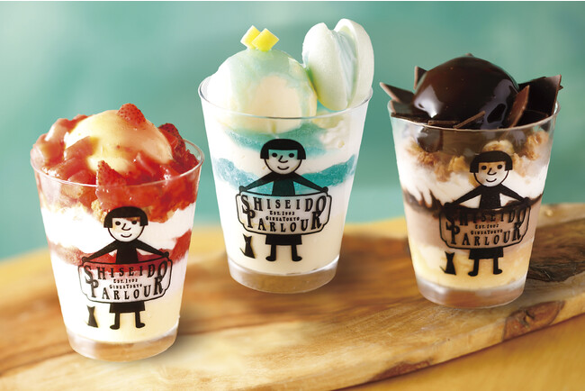 おさんぽパフェ　＊左から、ストロベリー、新橋色、チョコレート