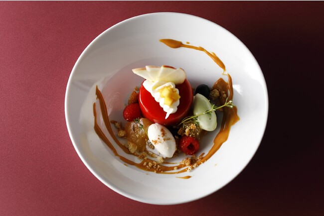 長野県産“あいかの香り”とアールグレイのムースリーヌ～ミルクアイスクリームとピスタチオジェラートを添えて～