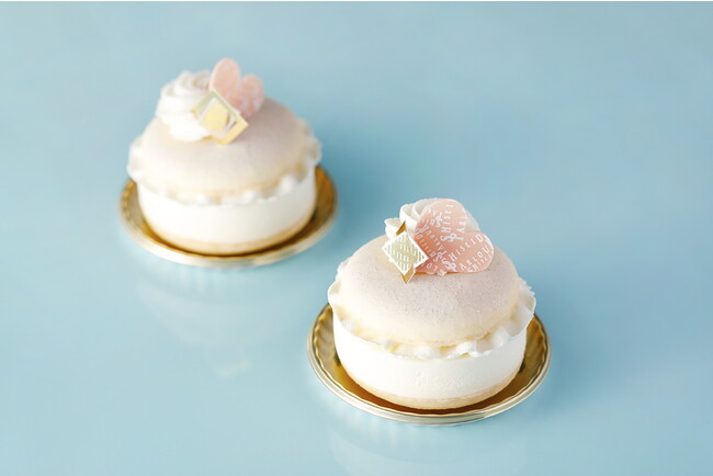 ホワイトチョコレートムースの中にみずみずしいオレンジとゆずのクリームを加えました。 ホワイトチョコレートムースの中にみずみずしいオレンジとゆずのクリームを加えました。