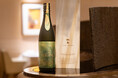 ロオジエと富久千代酒造のコラボレーションによる「鍋島Microbiome吟風」4月24日よりペアリングで提供開始