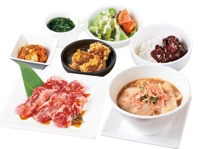 “北海道”まんぷくランチ（税込1,518円）ライス＆黒カレーバー、スープバー、サラダ、キムチ付