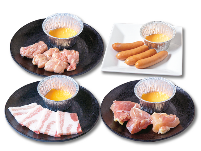 左上：鶏せせり、右上：ウィンナー、左下：豚カルビ、右下：鶏もも