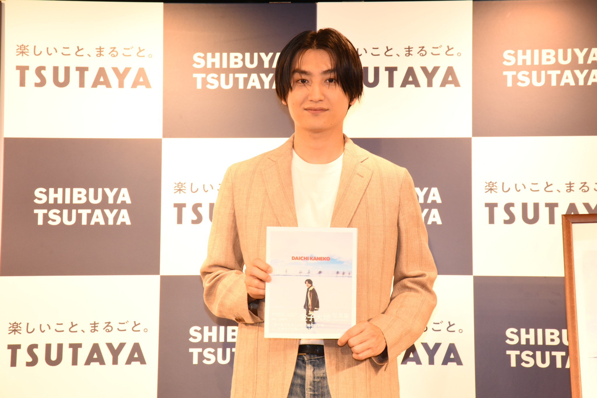 大河ドラマ 鎌倉殿の13人 に出演中の俳優 金子大地が写真集発売イベントに登場 自身初写真集の出来栄えは 100点満点 株式会社東京ニュース通信社のプレスリリース