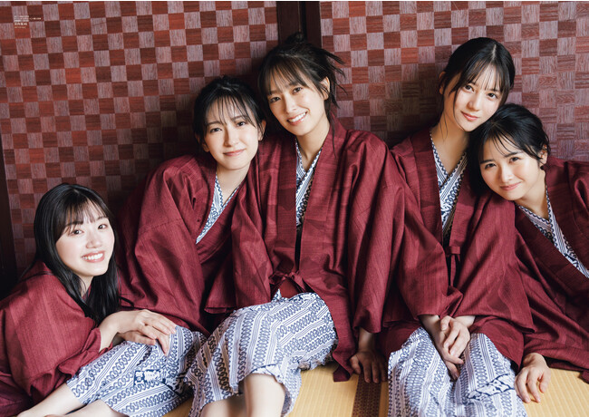 「B.L.T.2023年12月号」ローソンエンタテインメント購入者特典：佐々木久美＆佐々木美玲＆金村美玖＆小坂菜緒＆上村ひなの（日向坂46）両面ポスター（表）