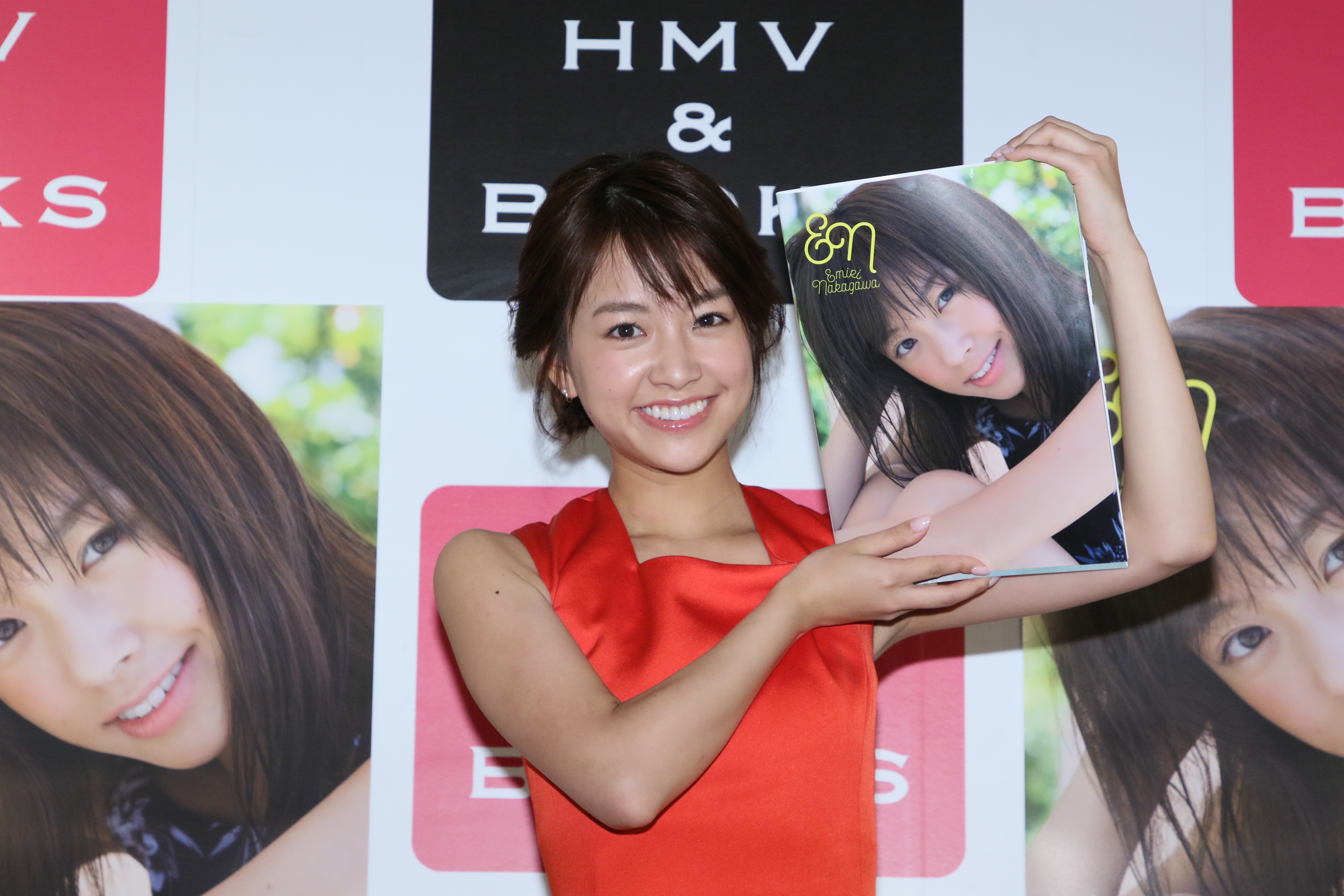 かわいすぎるスポーツキャスター 中川絵美里が 誕生日に 100点満点 の1st写真集を発売 体を鍛えて健康的に筋肉をつけたい と23歳の抱負も 株式会社東京ニュース通信社のプレスリリース