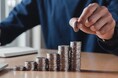 マイナス金利解除後、全体の2割が「0.25%の金利で預け替えを検討」と回答 預金金利上昇により預金移動が活発化する可能性が明らかに