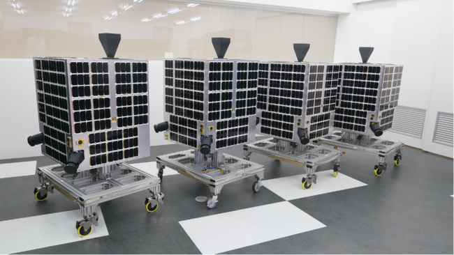 図2：出荷に向けた最終準備段階にある4機の衛星（GRUS-1B, 1C, 1D, 1E）