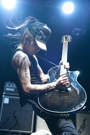 雅-MIYAVI-8月都内ライブハウス12公演全会場にてライブをUstream生中継