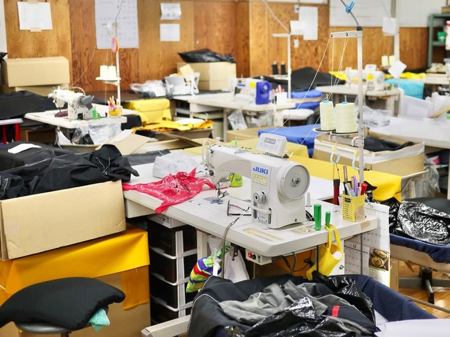 熊本にある工場の様子。ひとつずつ、じっくりと手作業で作られる信頼感と安心感