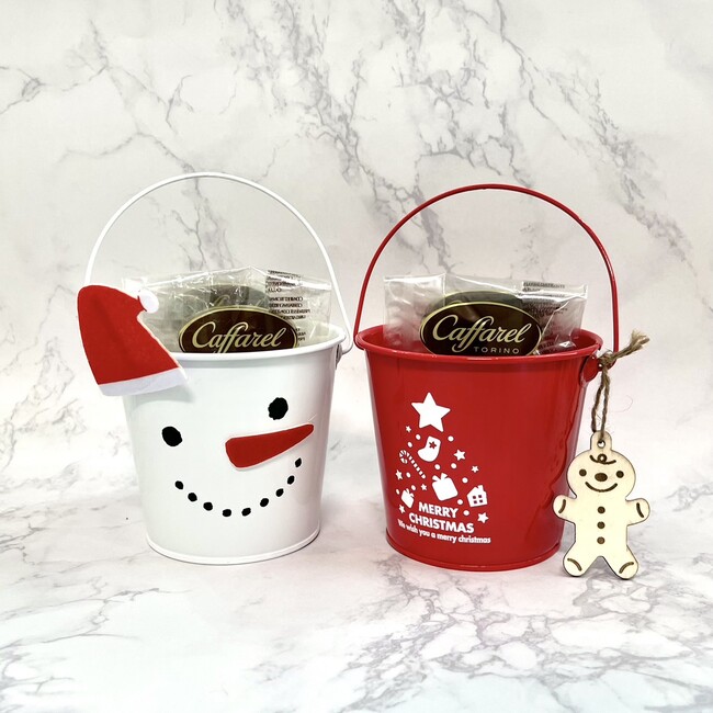 「カファレル クリスマスバケット スノーマン」(左) 「カファレル クリスマスバケット ミニツリー」(右) 「カファレル クリスマスバケット スノーマン」(左) 「カファレル クリスマスバケット ミニツリー」(右)