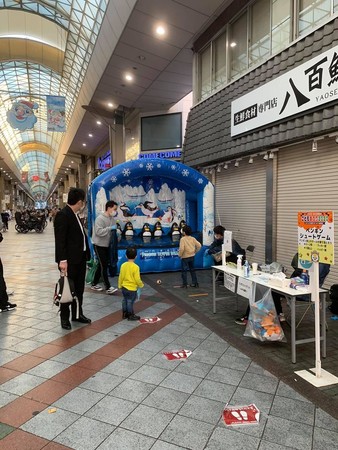 身体的距離を保ち順番待ち