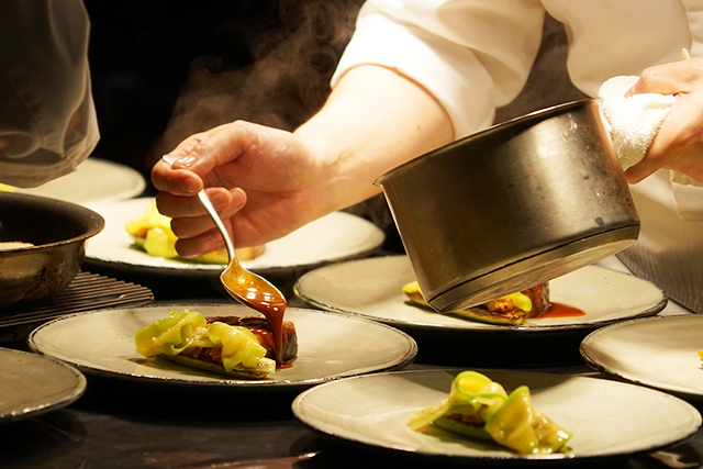 お肉料理のソースにも「やさしい革命」を使用