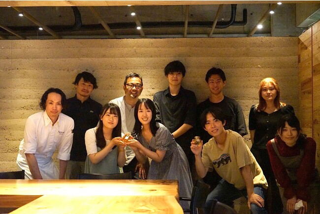 7 月4 日にRooftop Bee の学生が Noeud.TOKYO を訪れた