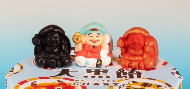 博多の夏の運試し　大黒飴のあたりには博多人形の「大黒天」が付きます。
