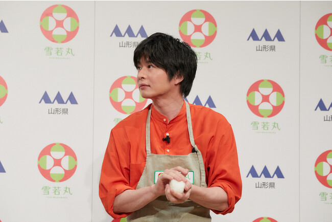 トークセッション３.（おにぎりを握る様子）