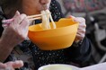 "優しい食器"として注目の「取っ手がついたうどん鉢」介護福祉分野に本格進出 販路開拓のため「H.C.R.2024 第51回 国際福祉機器展」初出展