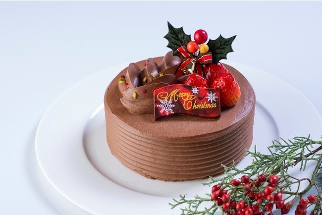 濃厚なベルギーチョコレートガナッシュを使ったチョコレートケーキです。  ココアスポンジで苺をサンドして、トップにもトッピングしました。