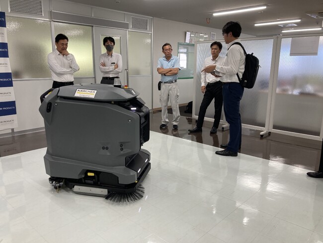 リ・プロダクツ社へ床洗浄ロボット「KIRA B 50」を納品（7月20日）