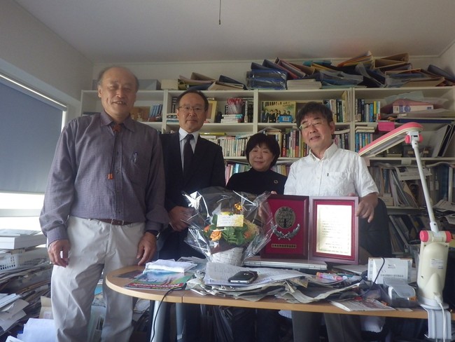 右から高嶋哲夫氏、北田関西支部長、清水副会長、稲垣災害地質研究部会長（2020年9月28日）