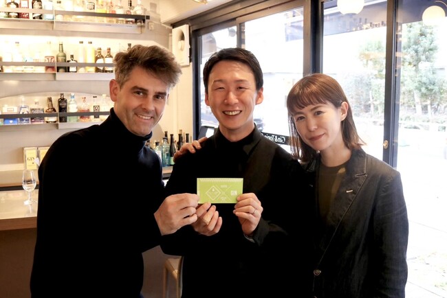 左から、ニコラ・ジュレス、Antonicオーナー夫妻（武田光太・留以）